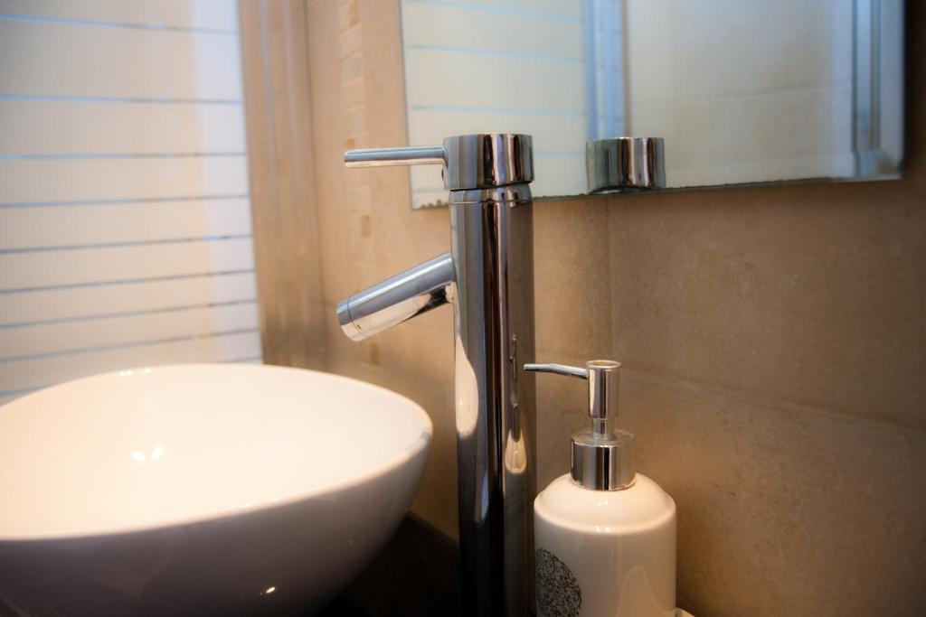 Neve Tzedek Original Style Apartments Tel Aviv Bilik gambar
